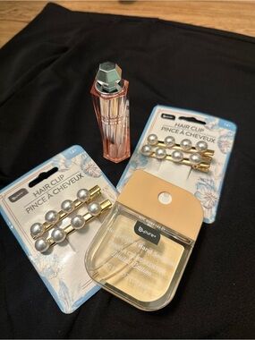 Pearl Accent Hair Clip Set in Gold GLINDA nude lips GLOWUP